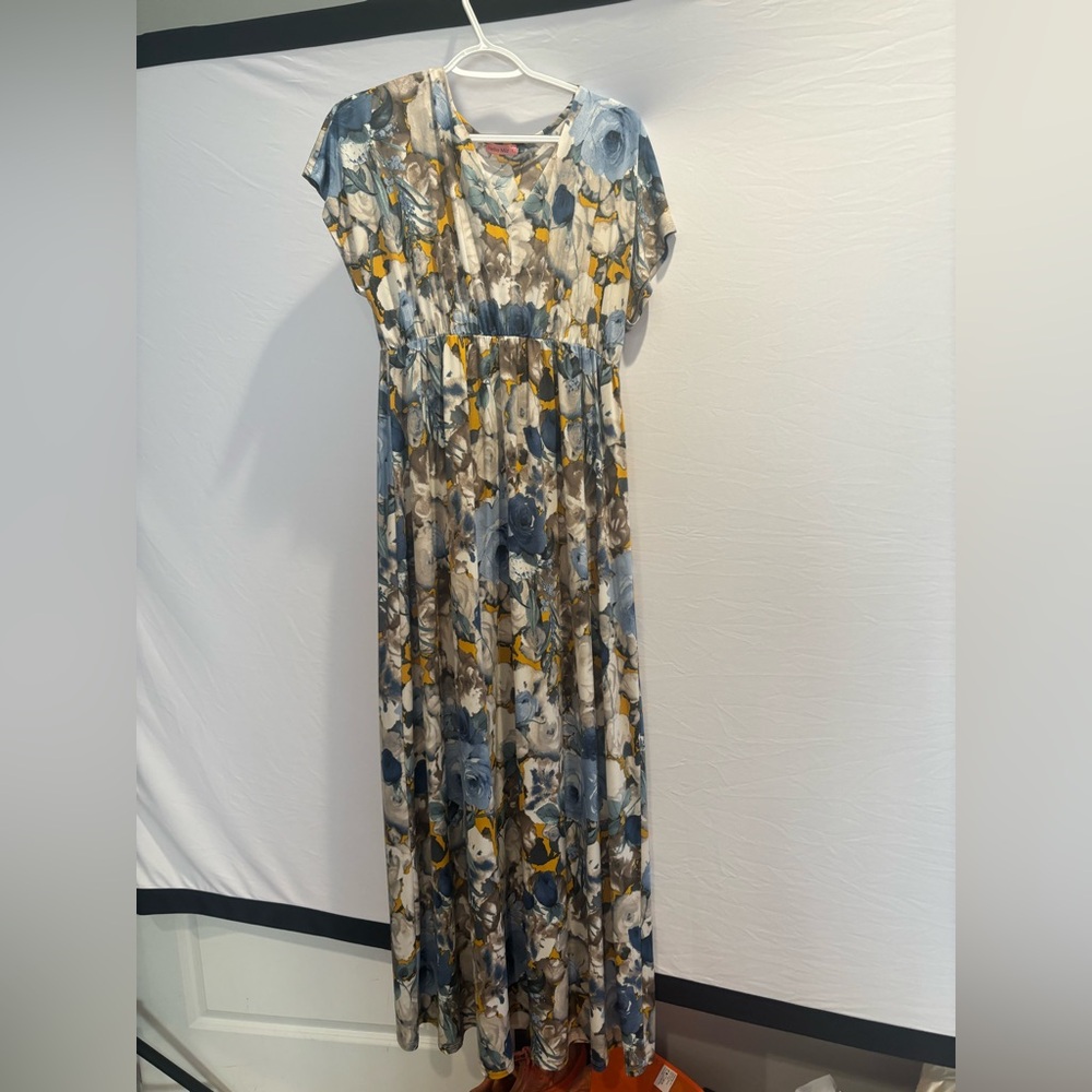 Hello Miz Maternity dress. Super comfy and flattering!